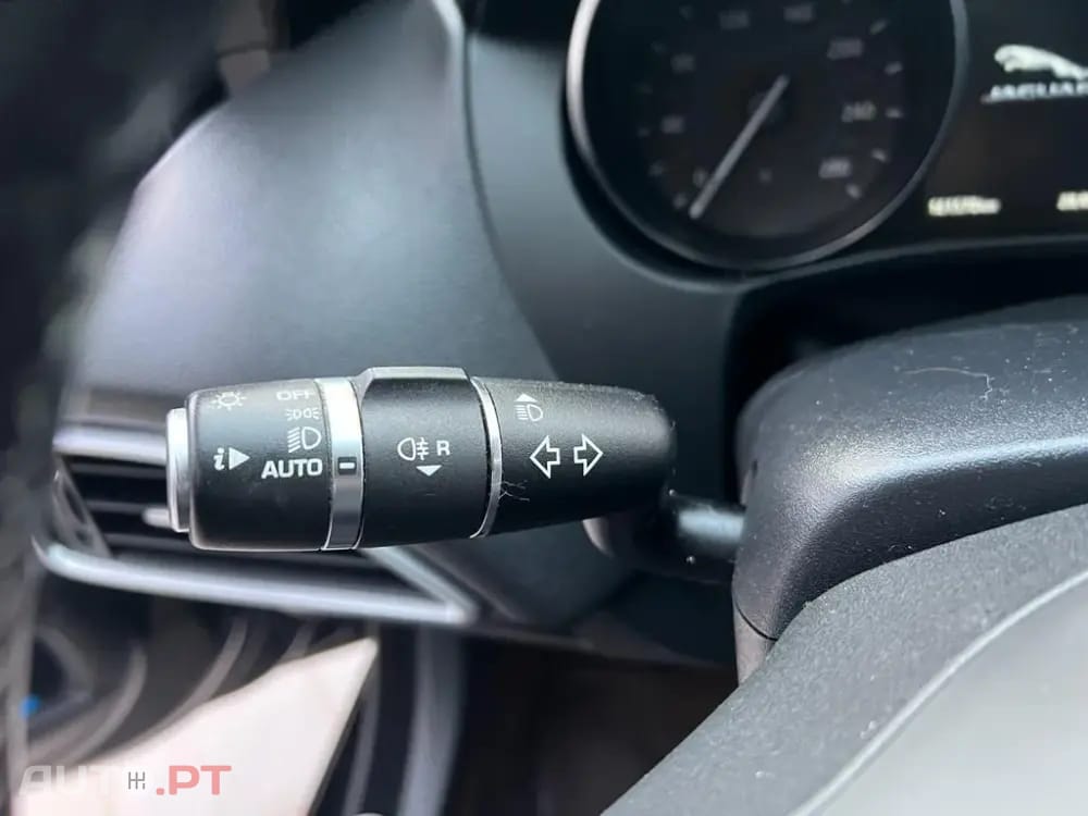 Jaguar XE 2.0 D Prestige
