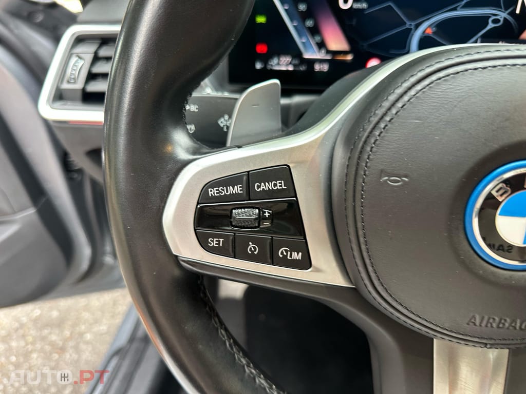 BMW 330 e Touring Pack Desportivo M Auto