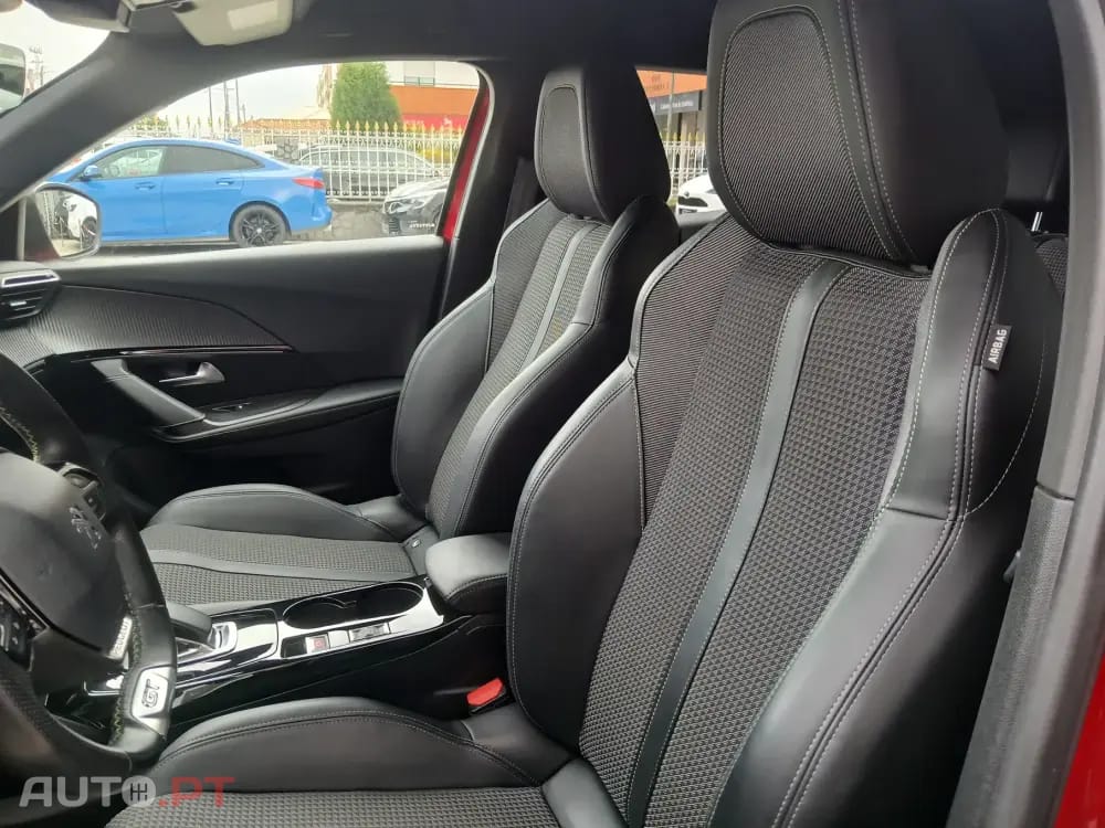 Peugeot E-2008 GT