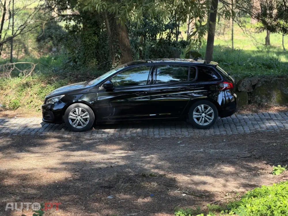 Peugeot 308 1.2 PureTech Allure EAT8