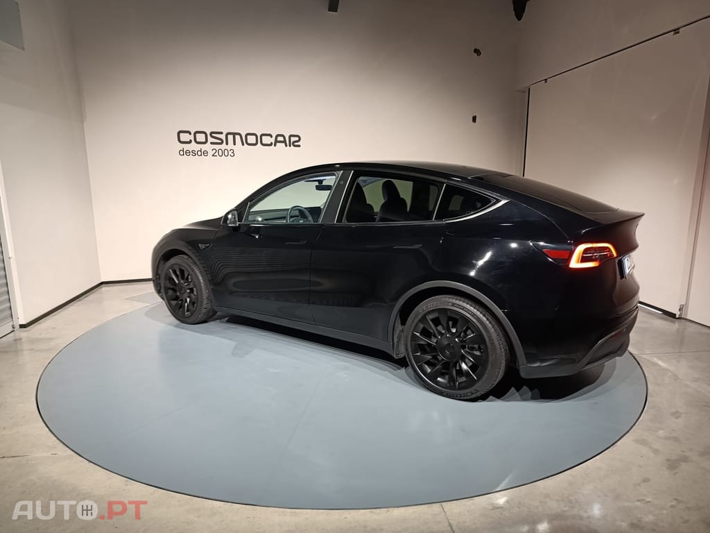 Tesla Model Y Standard RWD Plus — fotografia 4