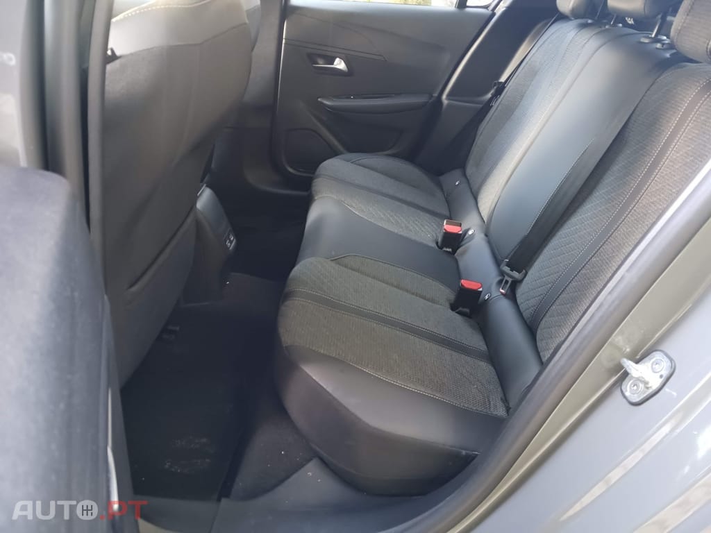 Peugeot 208 1.2 Hybrid Allure e-DCS6