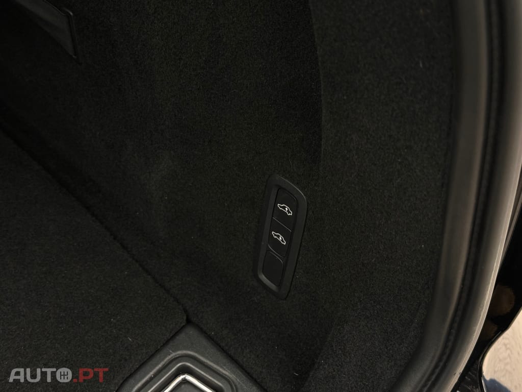 Volvo XC60 2.0 T8 PHEV R-Design Expression AWD