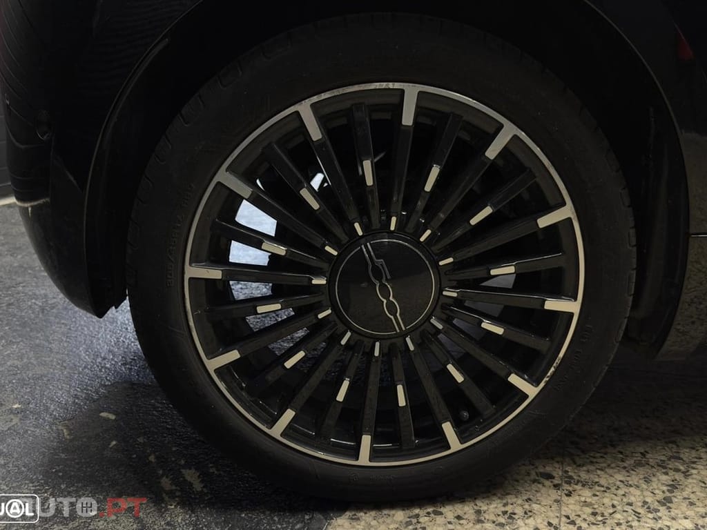 Fiat 500e La Prima