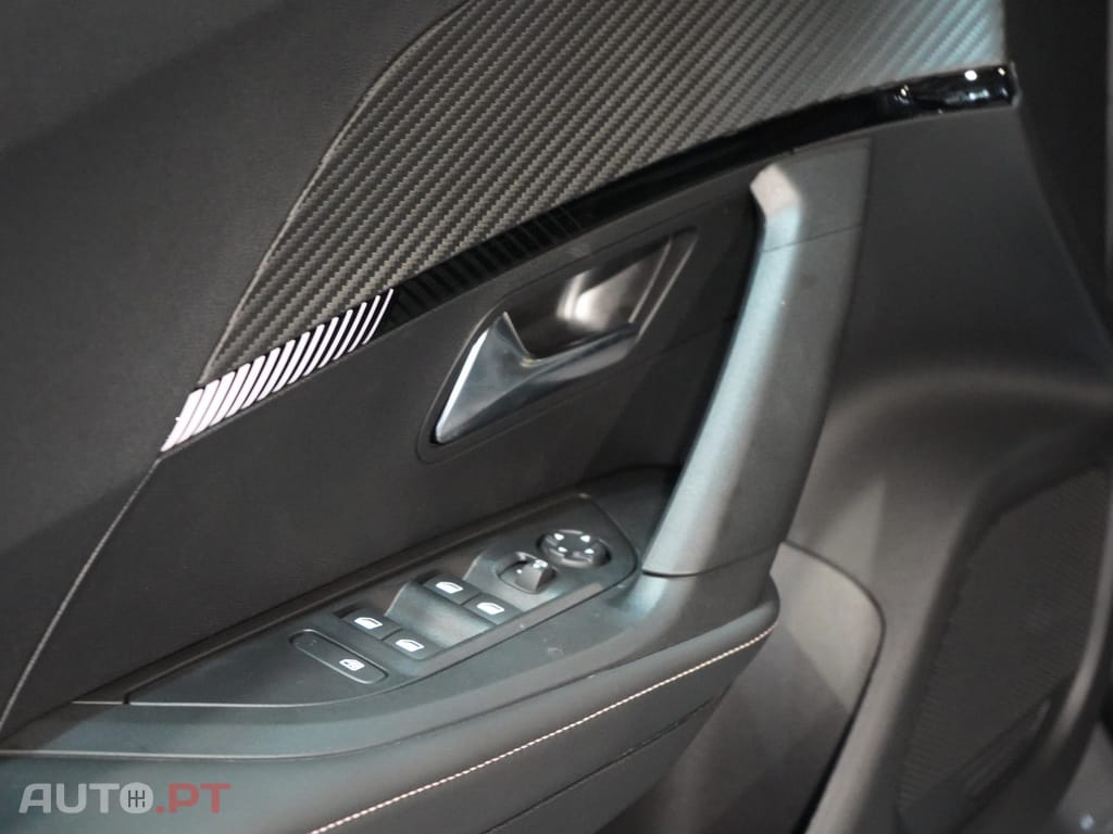 Peugeot 2008 1.2 Hybrid Allure e-DCS6