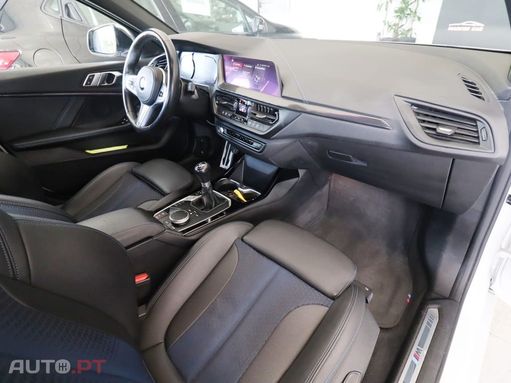 BMW 116 d Pack Desportivo M — fotografia 9