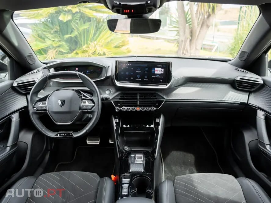 Peugeot E-2008 GT