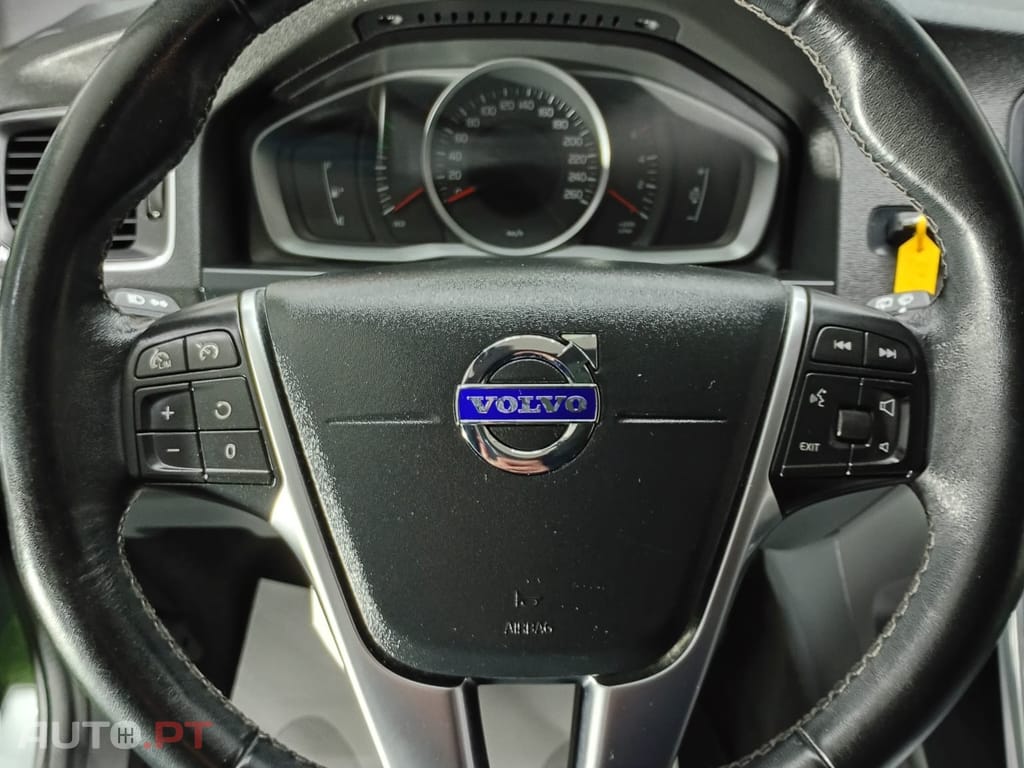 Volvo V60 2.0 D2 R-Design Momentum