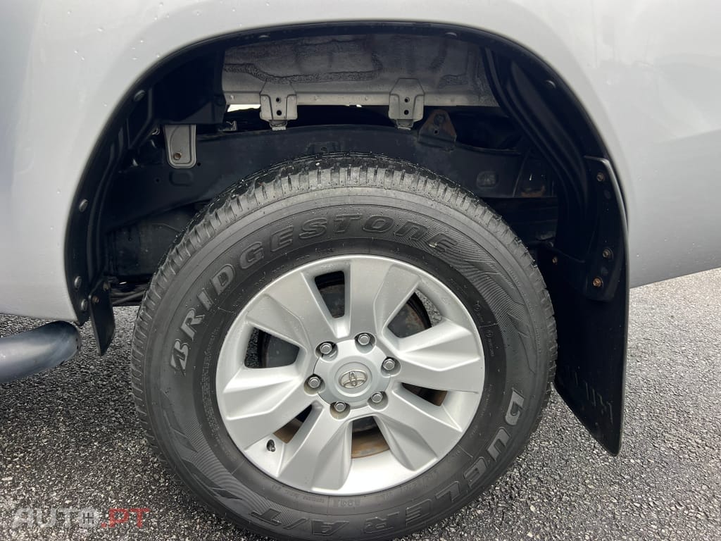 Toyota Hilux 2.4 D-4D 2WD CD Tracker