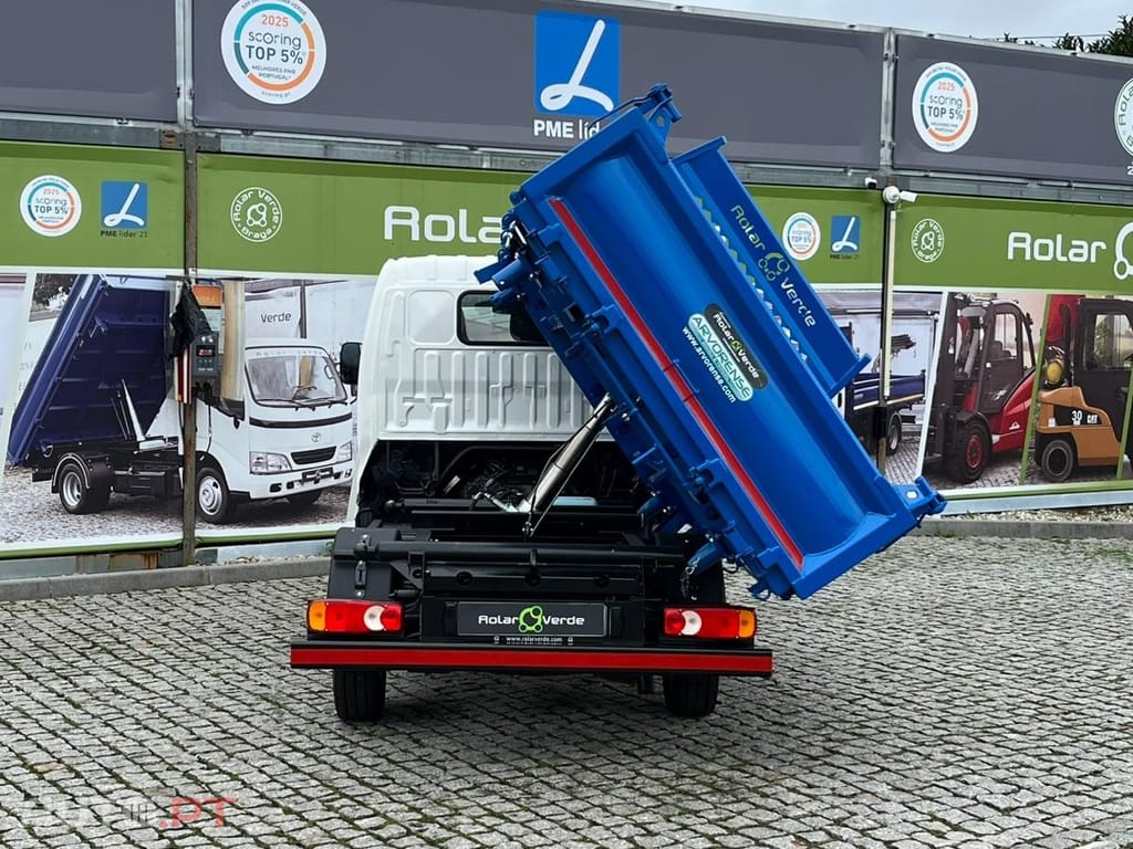 Toyota Dyna 3.0 - 144 CV  BASCULA TRILATERAL