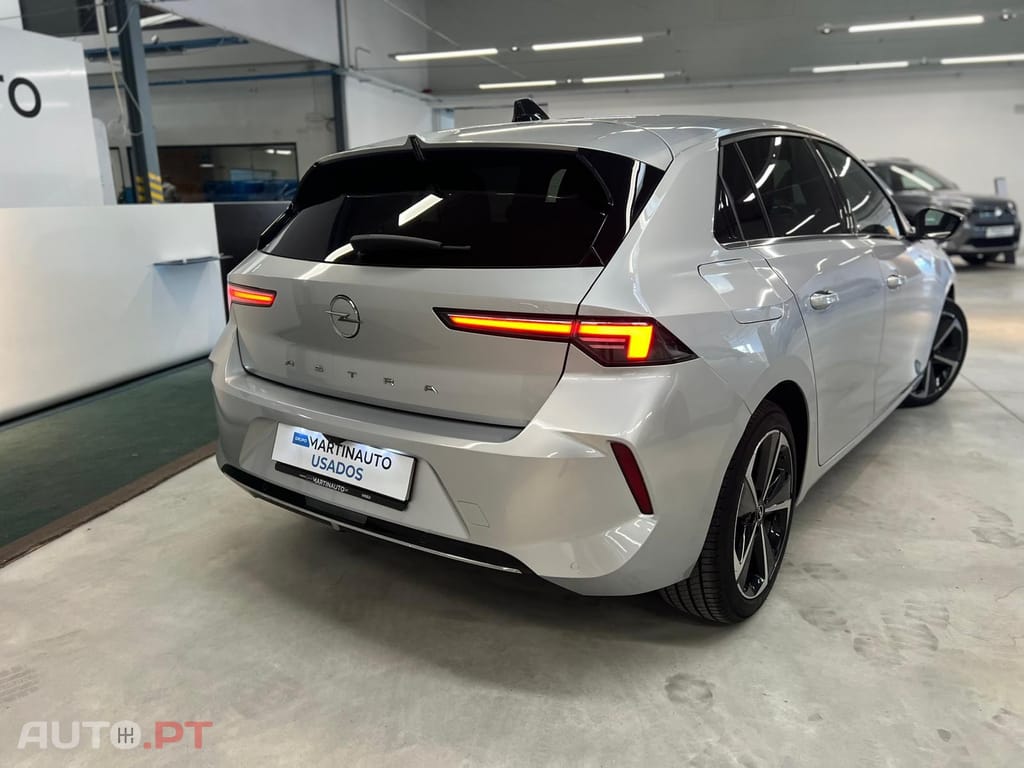 Opel Astra 1.2 T Elegance