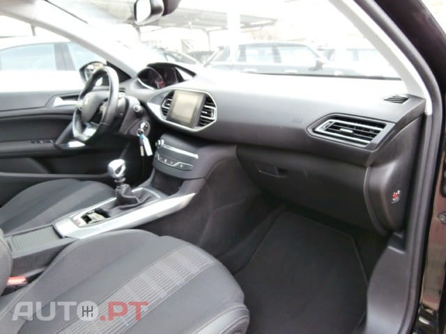 Peugeot 308 BlueHDi 130 Black Edition