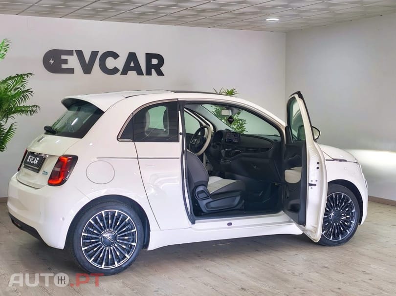 Fiat 500e La Prima