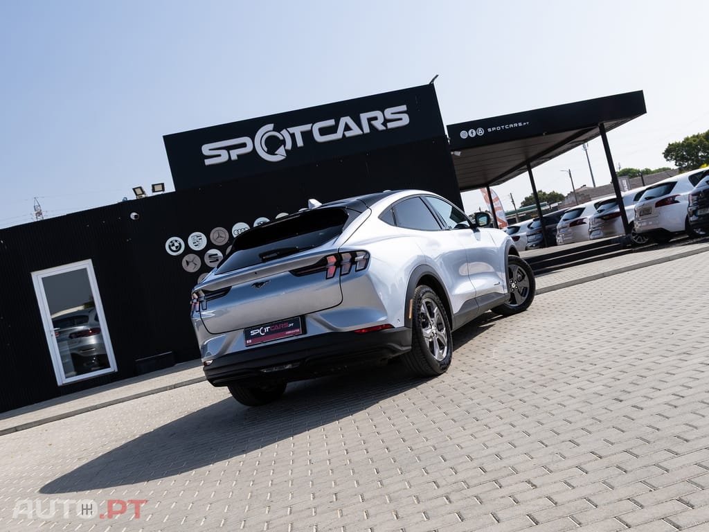 Ford Mustang Mach-E Alargada