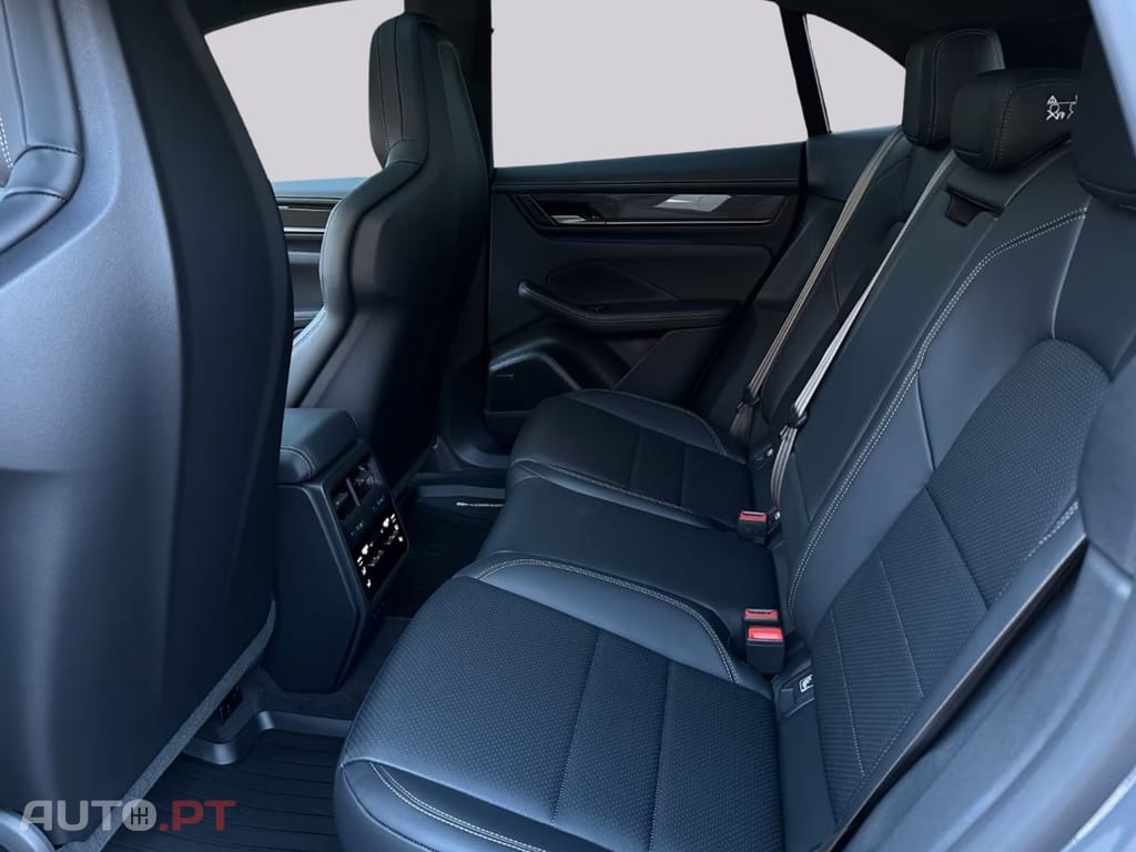 Porsche Macan I.V.A DEDUTIVEL Turbo