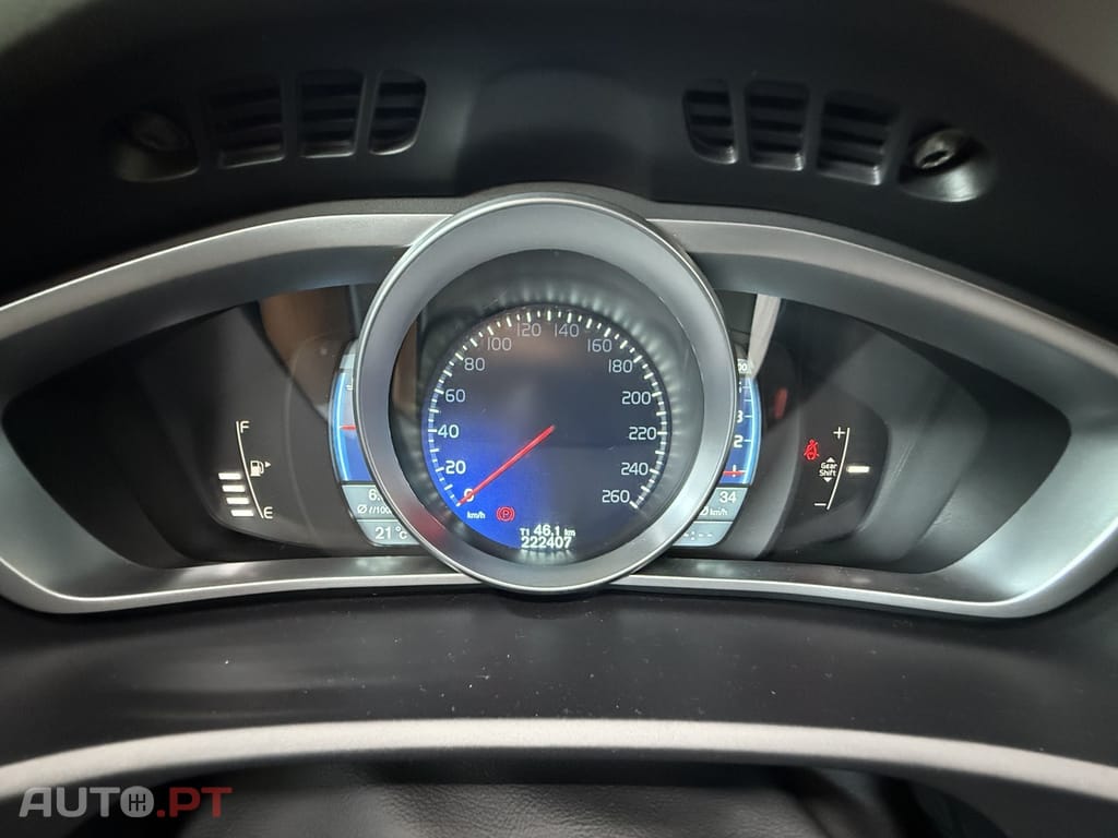 Volvo V40 1.6 D2 R-Design Momentum