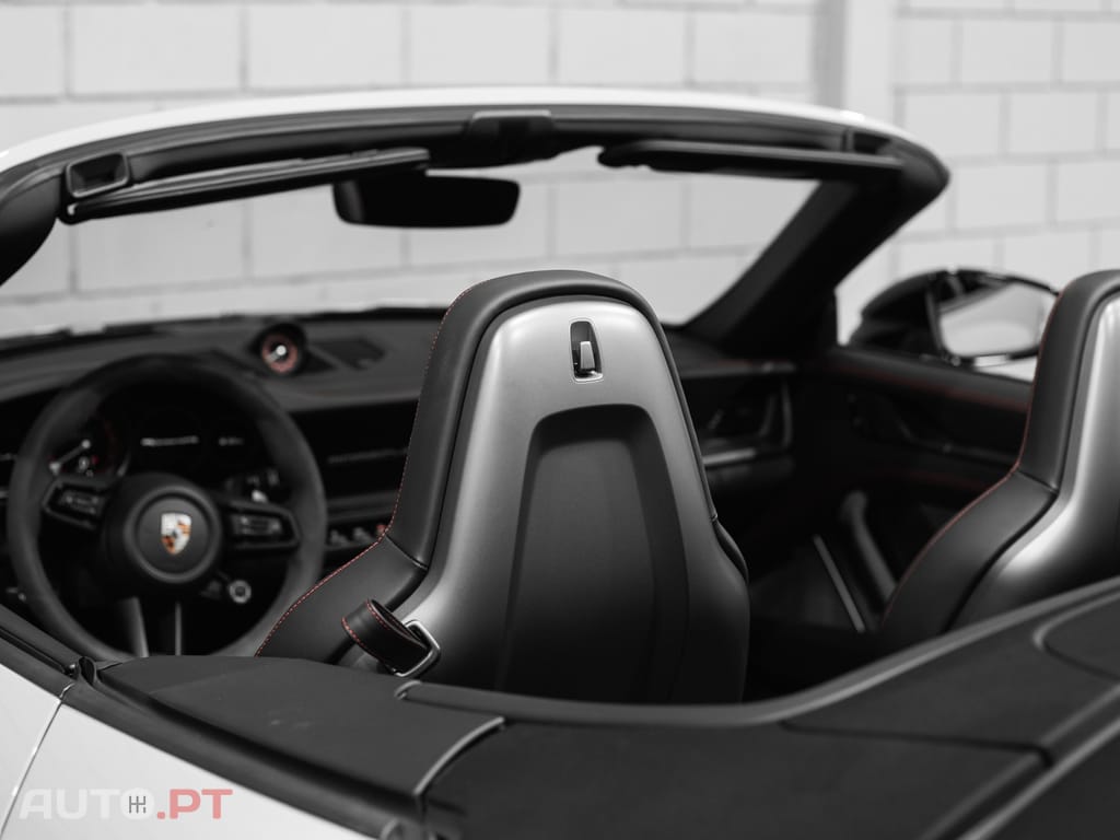 Porsche 992 Carrera 4 GTS PDK