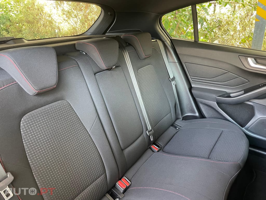 Ford Focus 1.0 EcoBoost MHEV ST-Line X