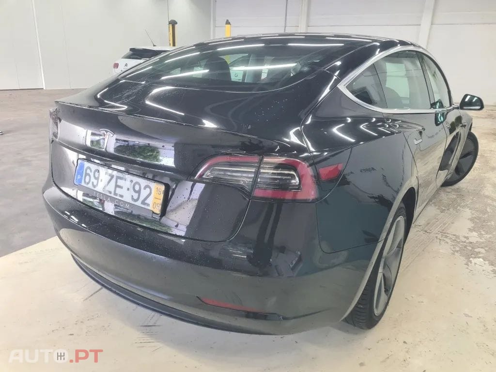 Tesla Model 3 Long-Range RWD