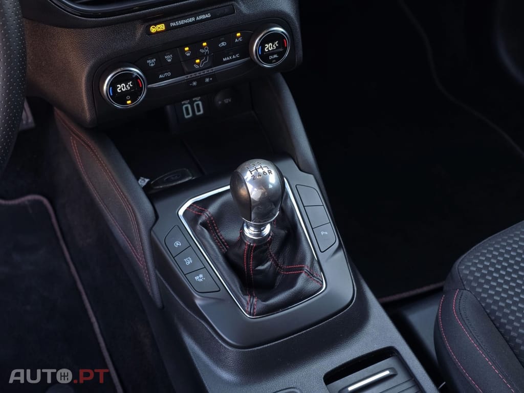 Ford Focus 1.0 EcoBoost Hybrid ST-LINE