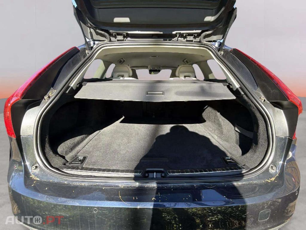 Volvo V90 2.0 D4 Momentum Plus