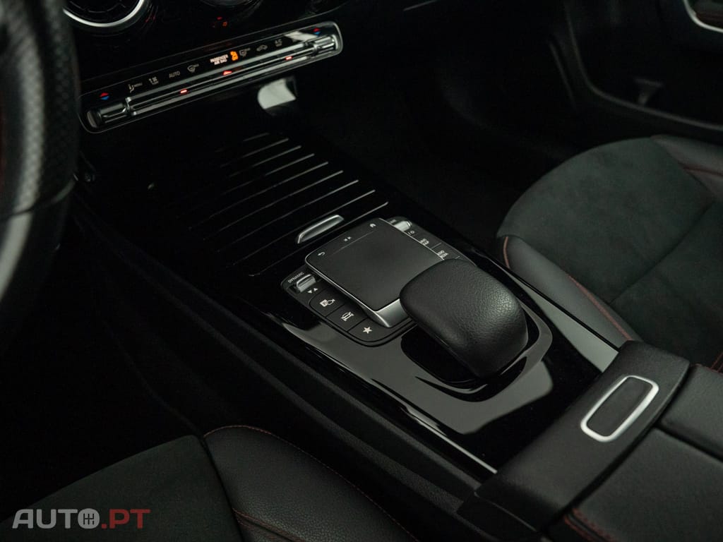 Mercedes-Benz A 250 e AMG Line