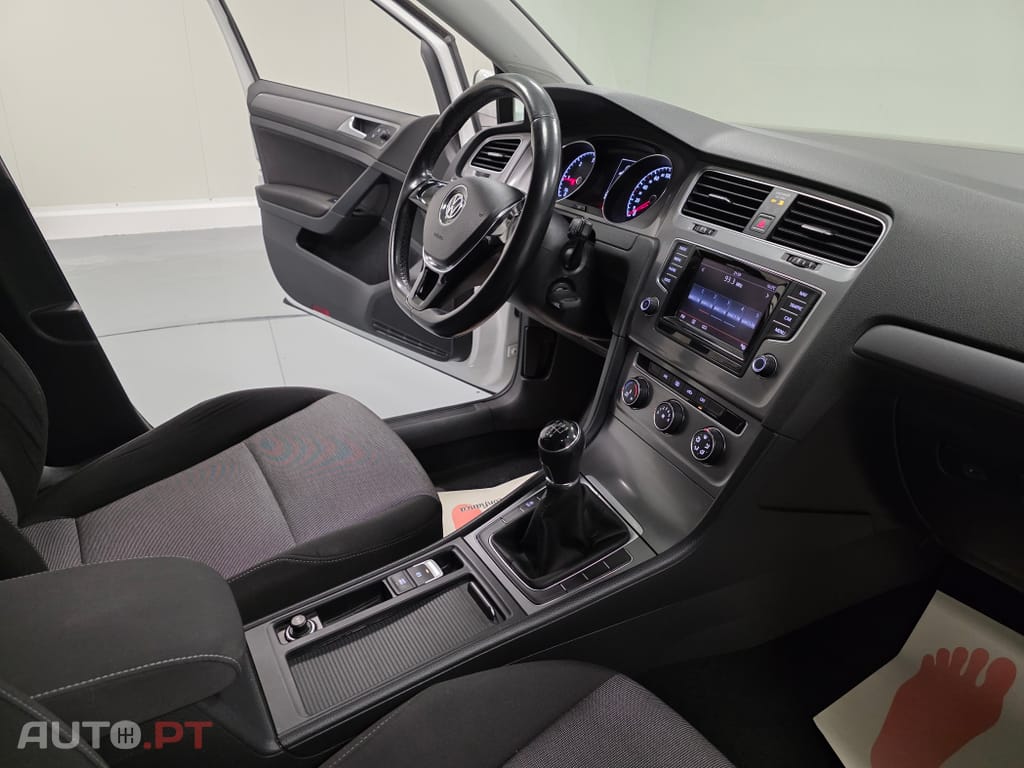 Volkswagen Golf 1.6 HDI CONFORTLINE