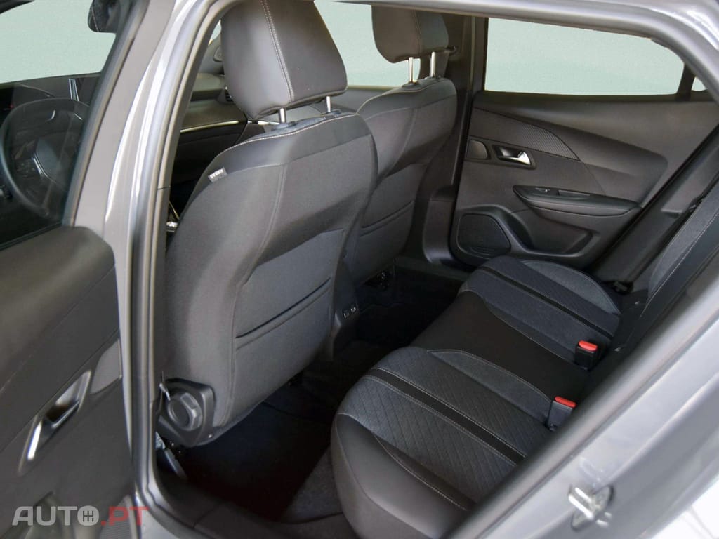 Peugeot E-2008 50 kWh Allure