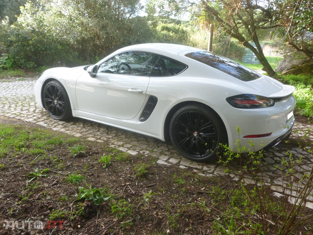 Porsche Cayman 718 2.0