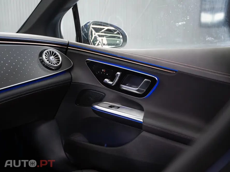 Mercedes-Benz EQE 300 Electric Art