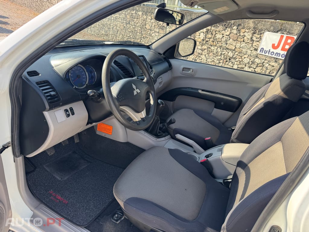 Mitsubishi L200 2.5 DI-D Club Invite AC 3L 4WD
