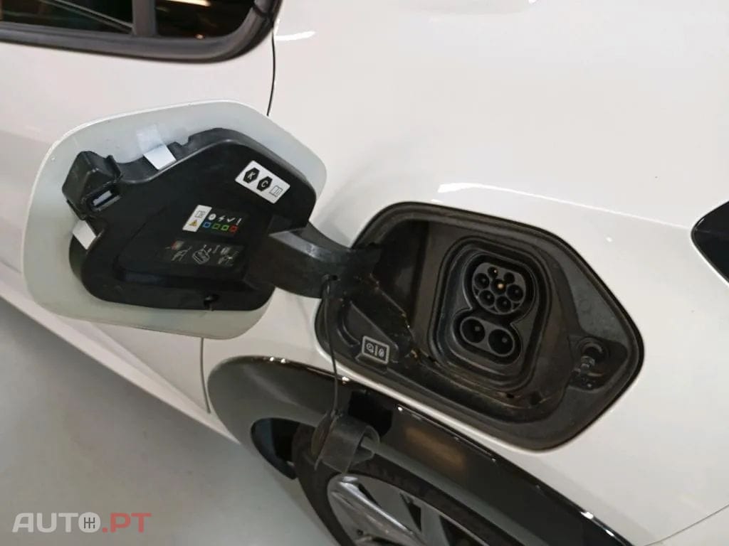 Peugeot E-208 50 kWh Allure