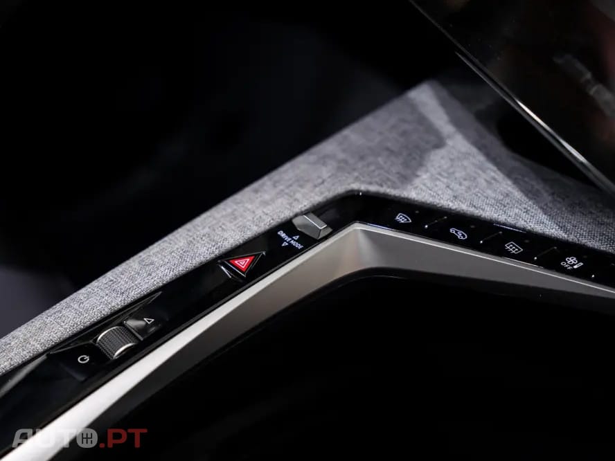 Peugeot 3008 1.2 Hybrid Allure e-DCS6