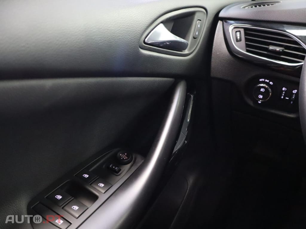 Opel Astra 1.5 Turbo  Design & Tech ST