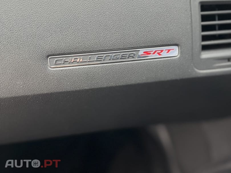 Dodge Challenger 6.1 SRT8