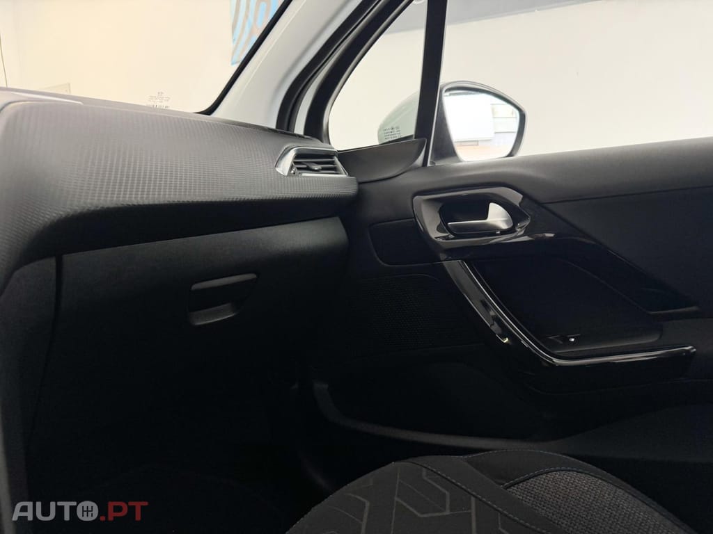 Peugeot 2008 1.2 PureTech Signature