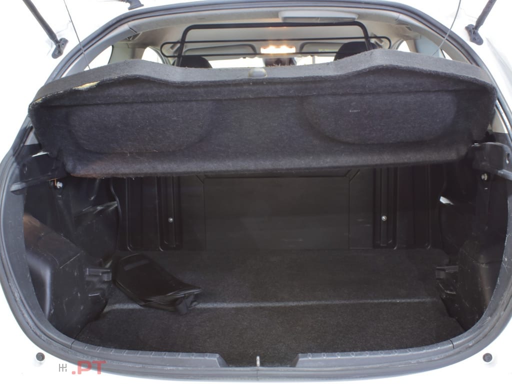Toyota Yaris 1.4 D-4D AC IVA Dedutível