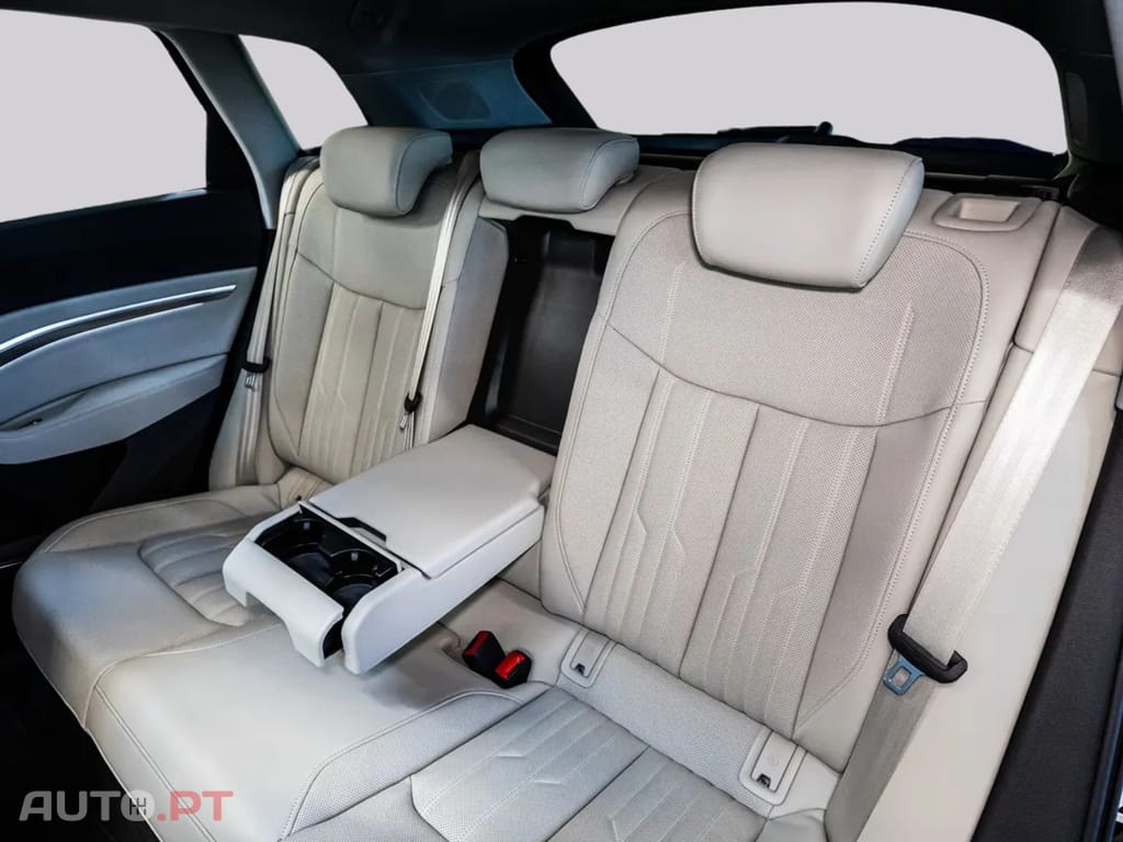 Audi E-Tron I.V.A DEDUTÍVEL 55 Q S LINE
