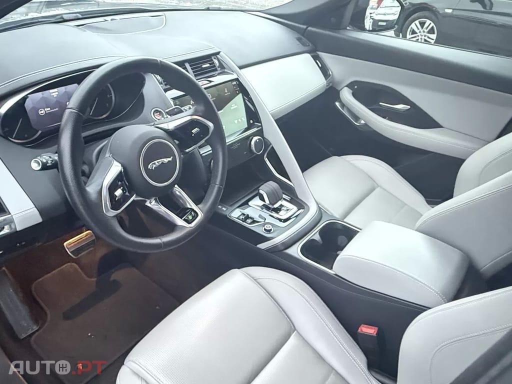 Jaguar E-Pace 1.5 P300e R-Dynamic SE AWD Aut. — fotografia 3
