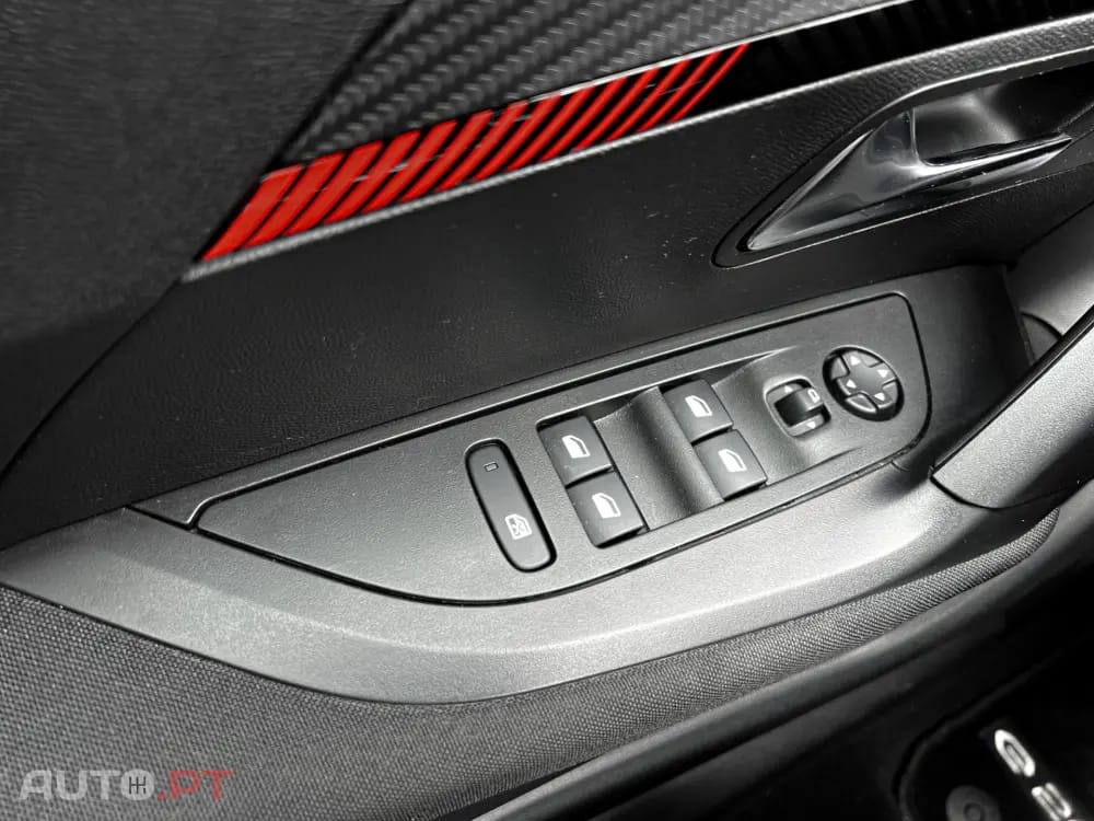 Peugeot E-2008 50 kWh Active Pack