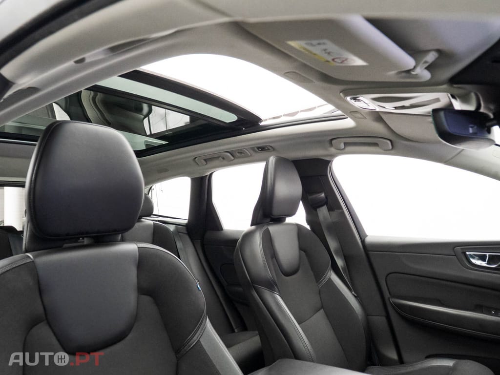 Volvo XC60 2.0 T8 PHEV Momentum Plus AWD