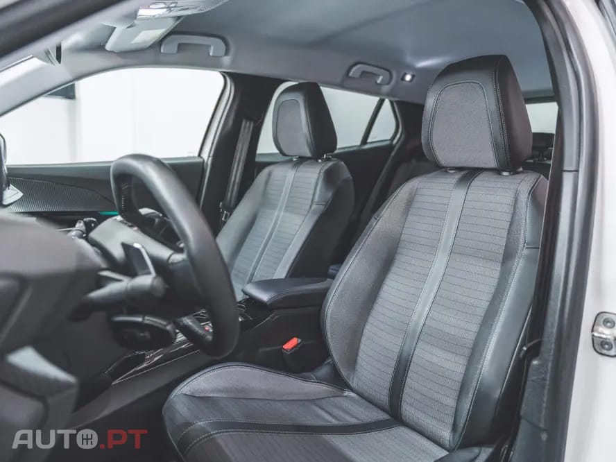 Peugeot 2008 1.5 BlueHDi Allure Pack EAT8