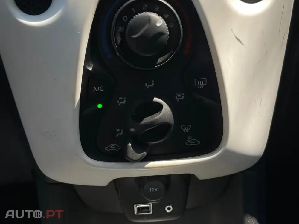 Citroen C1 1.2 VTi Shine