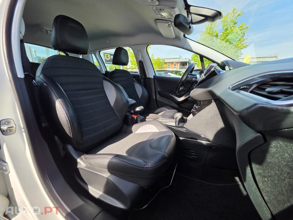 Peugeot 2008 1.2 PureTech Allure EAT6