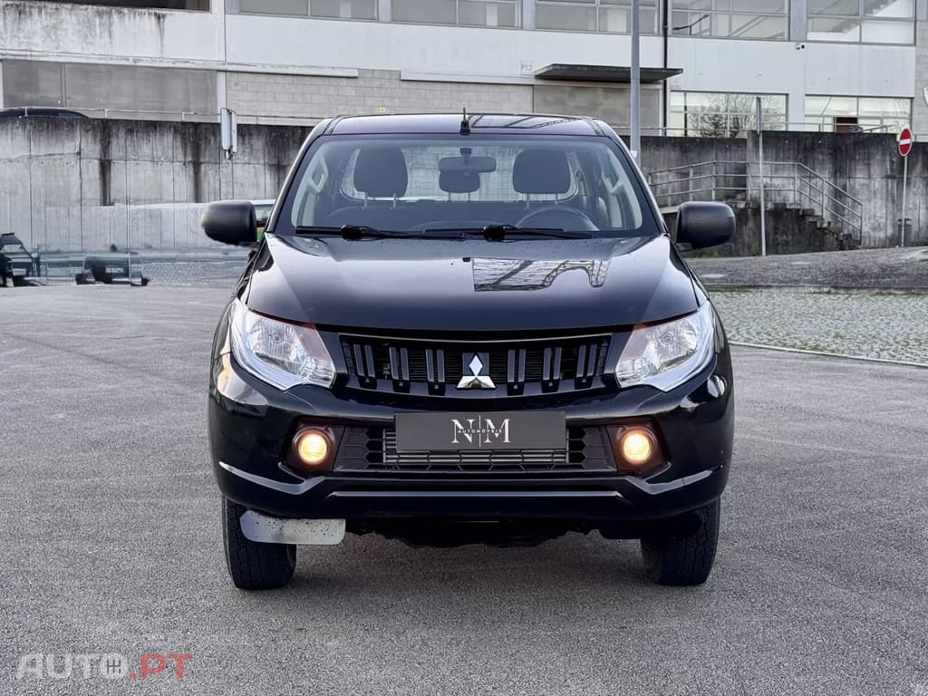Mitsubishi L200  2.4 DI-D CD Invite 2WD