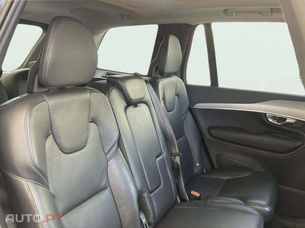 Volvo XC90 2.0 B5 Momentum Plus AWD