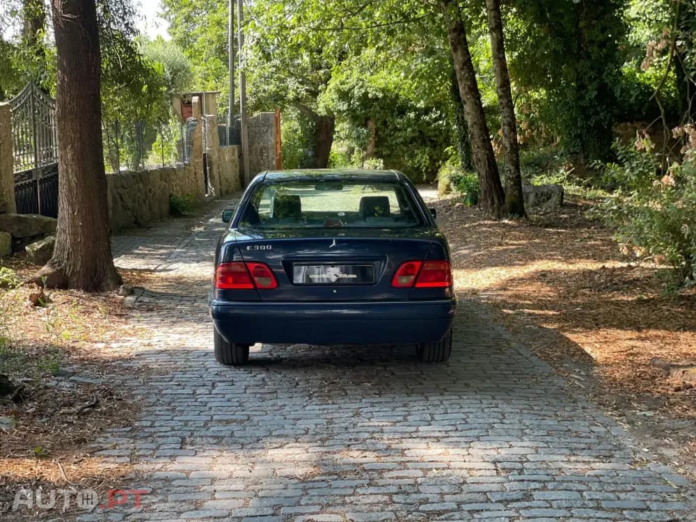 Mercedes-Benz E 300 TD Classic