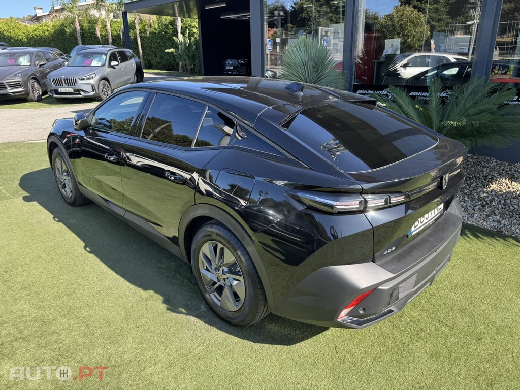Peugeot 408 1.6 Hybrid Allure e-EAT8