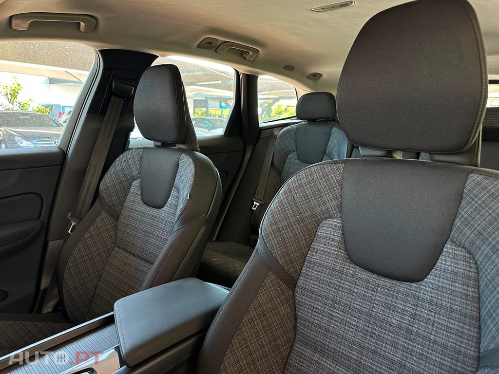 Volvo XC60 2.0 T6 PHEV Core AWD