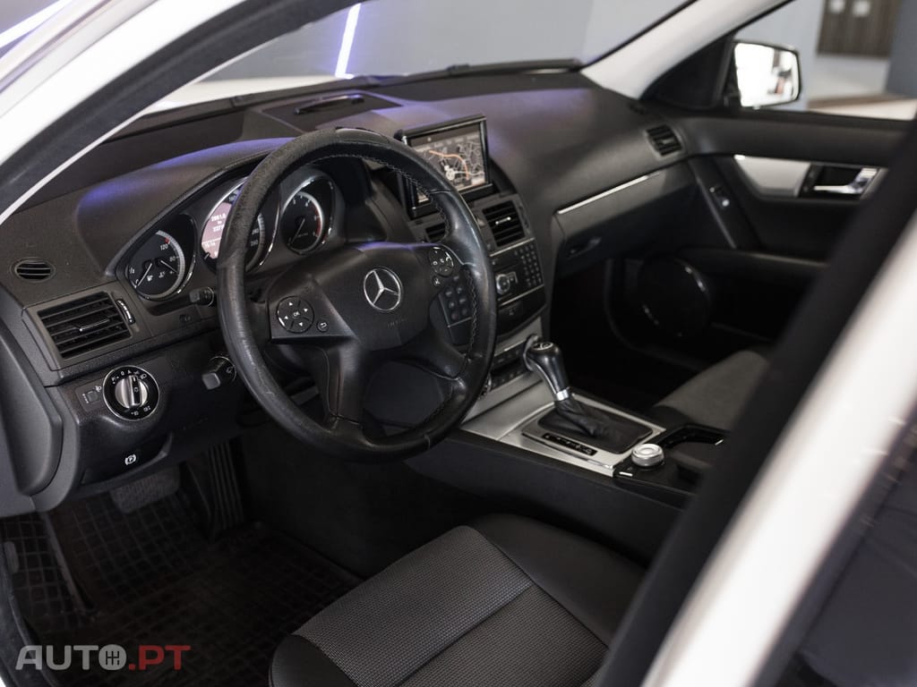 Mercedes-Benz C 250 CDi Elegance BlueEfficiency Aut. — fotografia 19